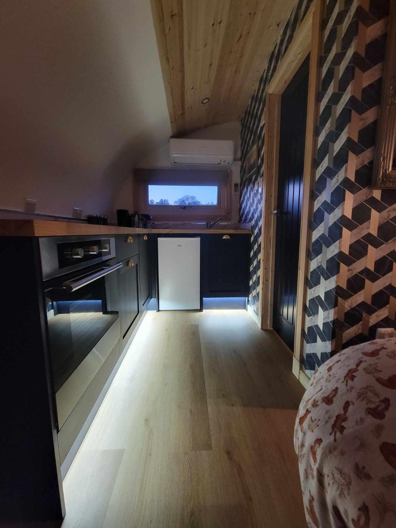 The Galloway Steading - The Fox's Den With Hot Tub And Fire Pit